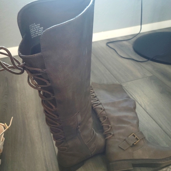 Brand new boots - Picture 1 of 2